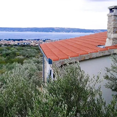 House In With Large Terrace And Mountain View Holiday home Kastel Luksic