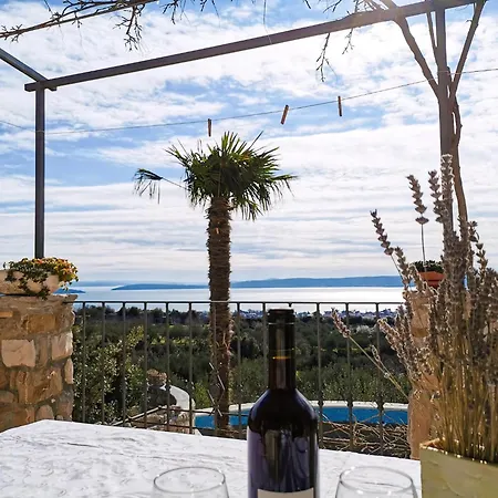 House In With Large Terrace And Mountain View Holiday home Kastel Luksic