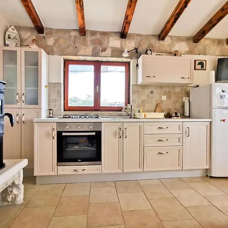 House In With Large Terrace And Mountain View Kastel Luksic