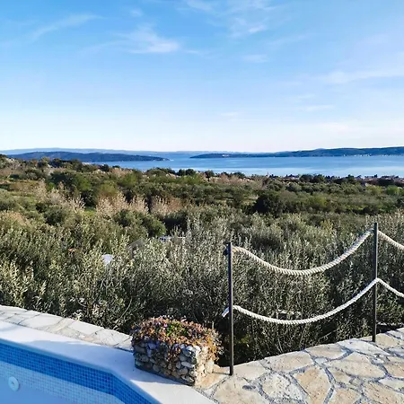 Holiday home House In With Large Terrace And Mountain View